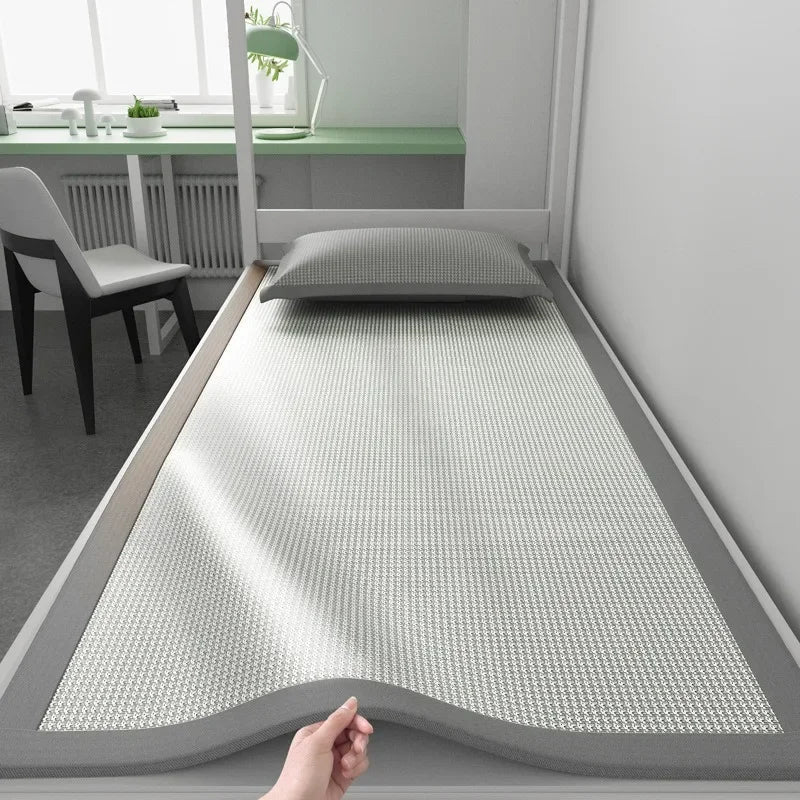 Tapis de Lit Rafraîchissant – Effet Soie Glacée et Tissu Respirant pour les Nuits d’Été