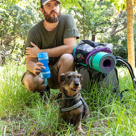 Bouteille avec distributeur d'eau et aliments pour animaux 2 en 1